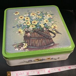 Vintage Century Resources, Inc. Lidded Floral Tin